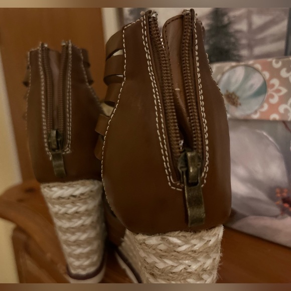 Size 7 , gladiator style,brown,Espiral Sandal - Picture 8 of 10